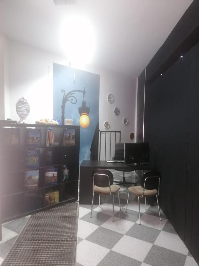 Hostal Casa Rosa Madrid Exterior photo